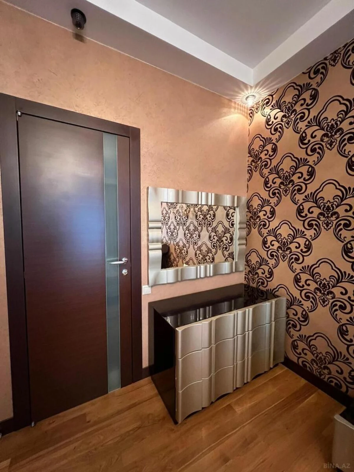 Kirayə verilir 3 otaqlı mənzil 180 m²