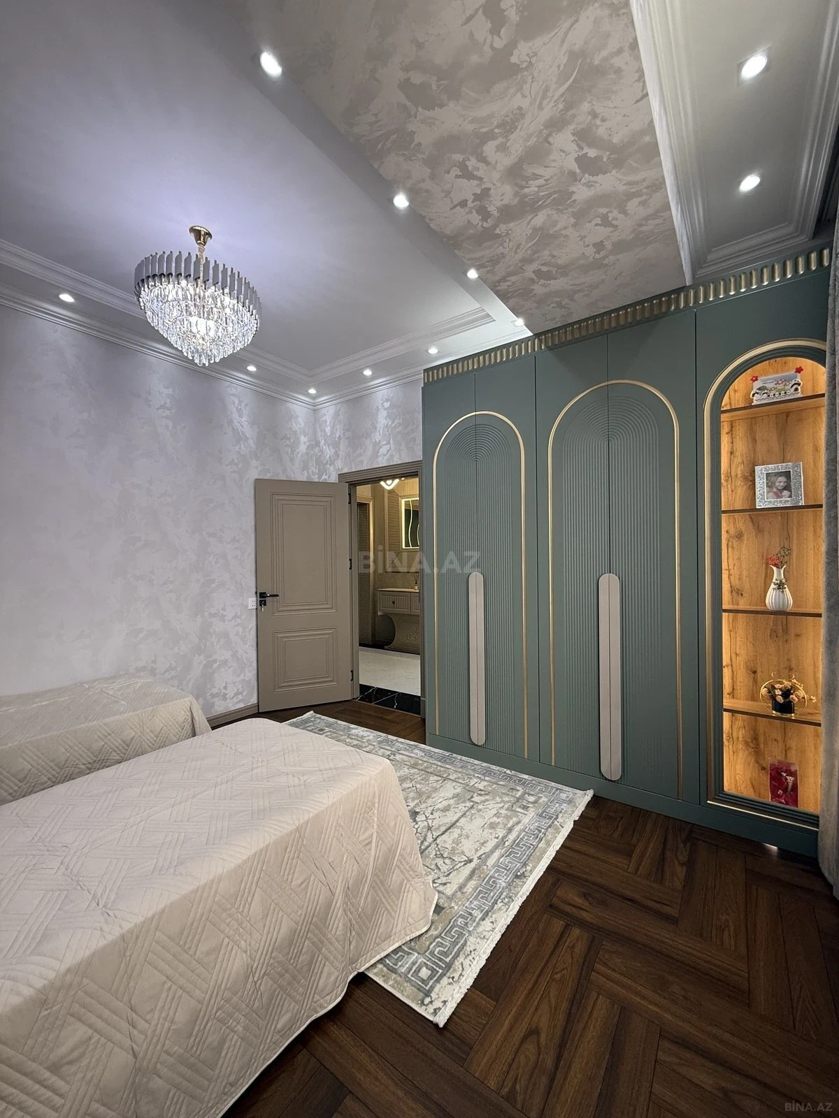 Satılır 3 otaqlı mənzil 127 m²