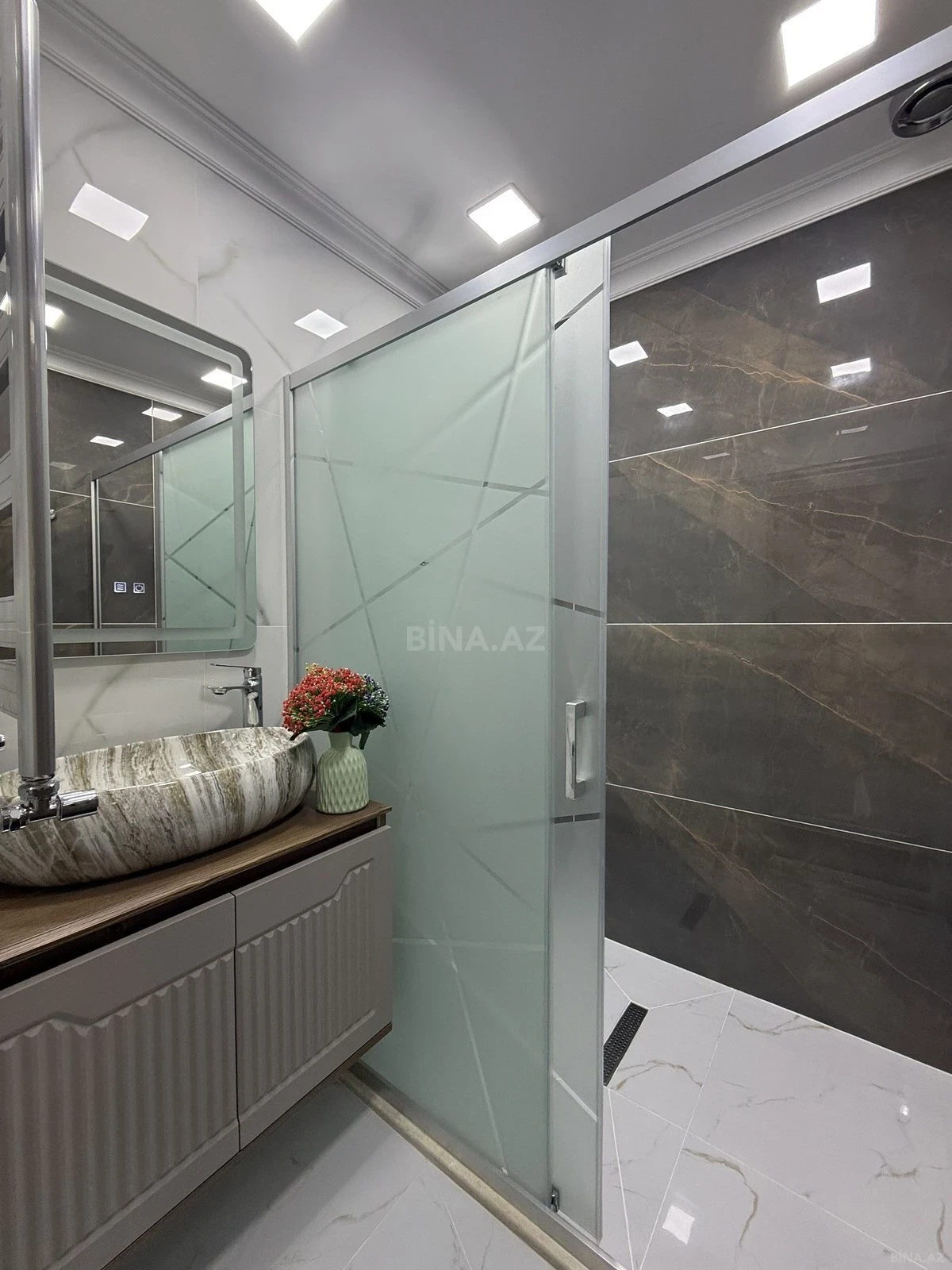Satılır 3 otaqlı mənzil 127 m²