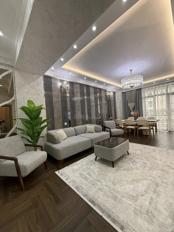 Satılır 3 otaqlı mənzil 127 m²