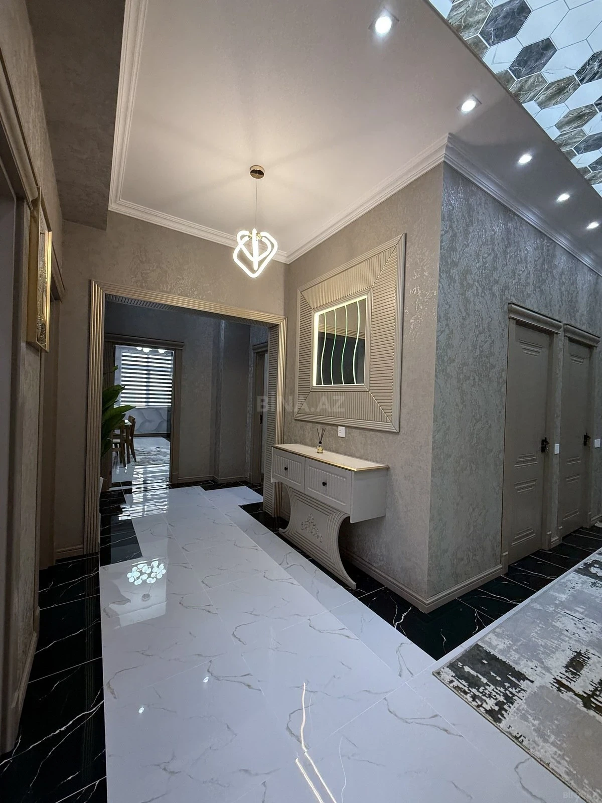 Satılır 3 otaqlı mənzil 127 m²