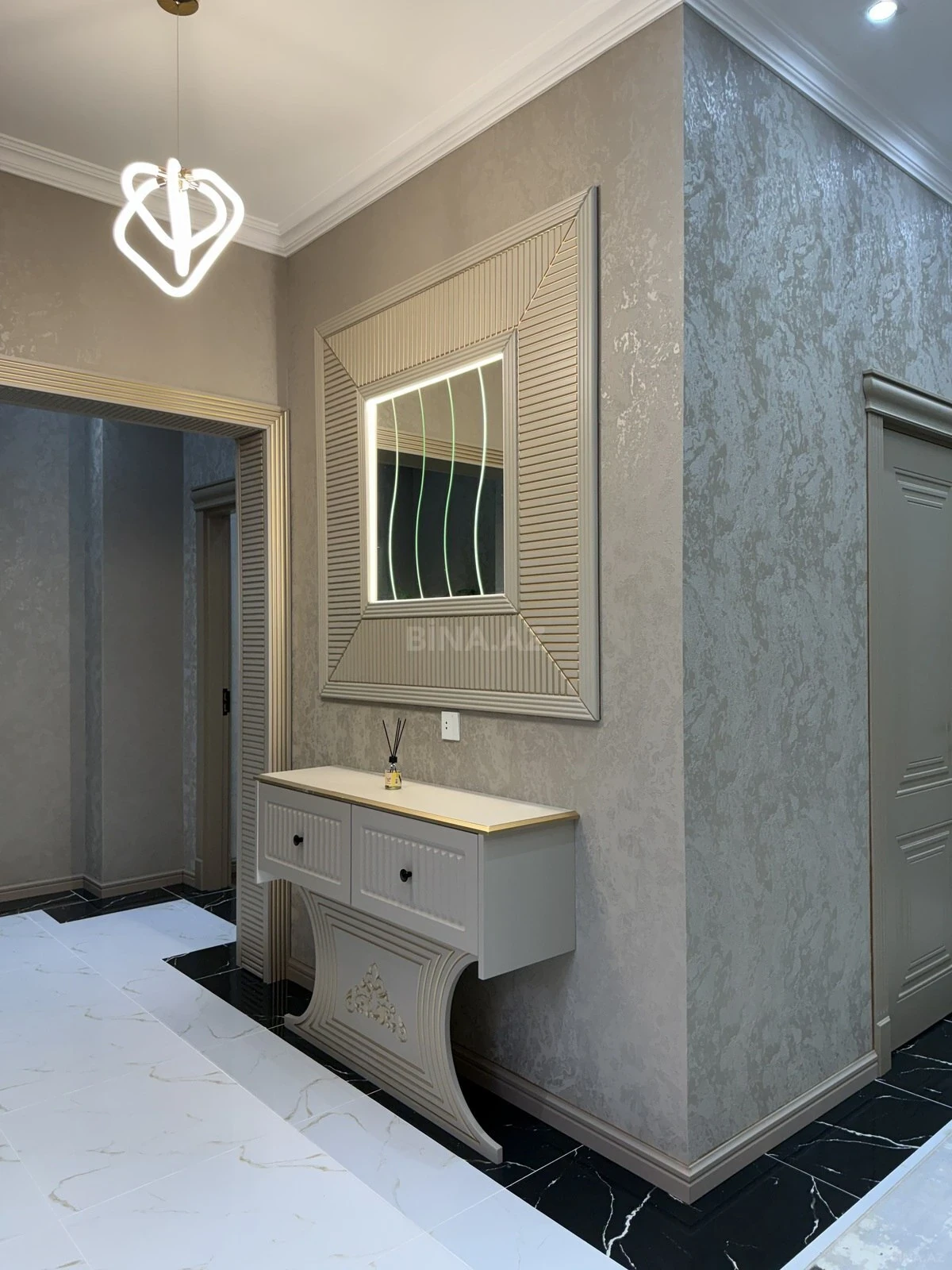 Satılır 3 otaqlı mənzil 127 m²
