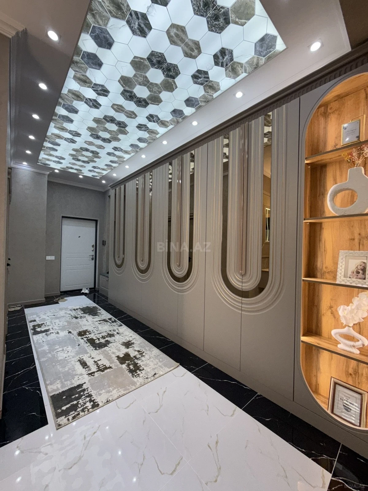 Satılır 3 otaqlı mənzil 127 m²
