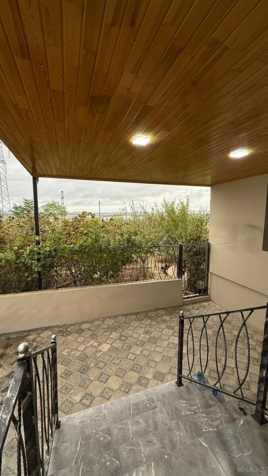 Satılır 5 otaqlı həyət evi 140 m²