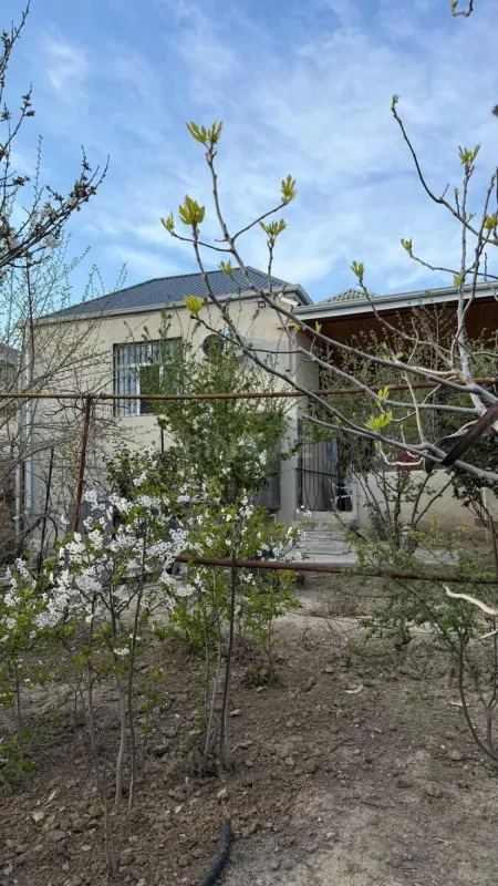 Satılır 5 otaqlı həyət evi 140 m²