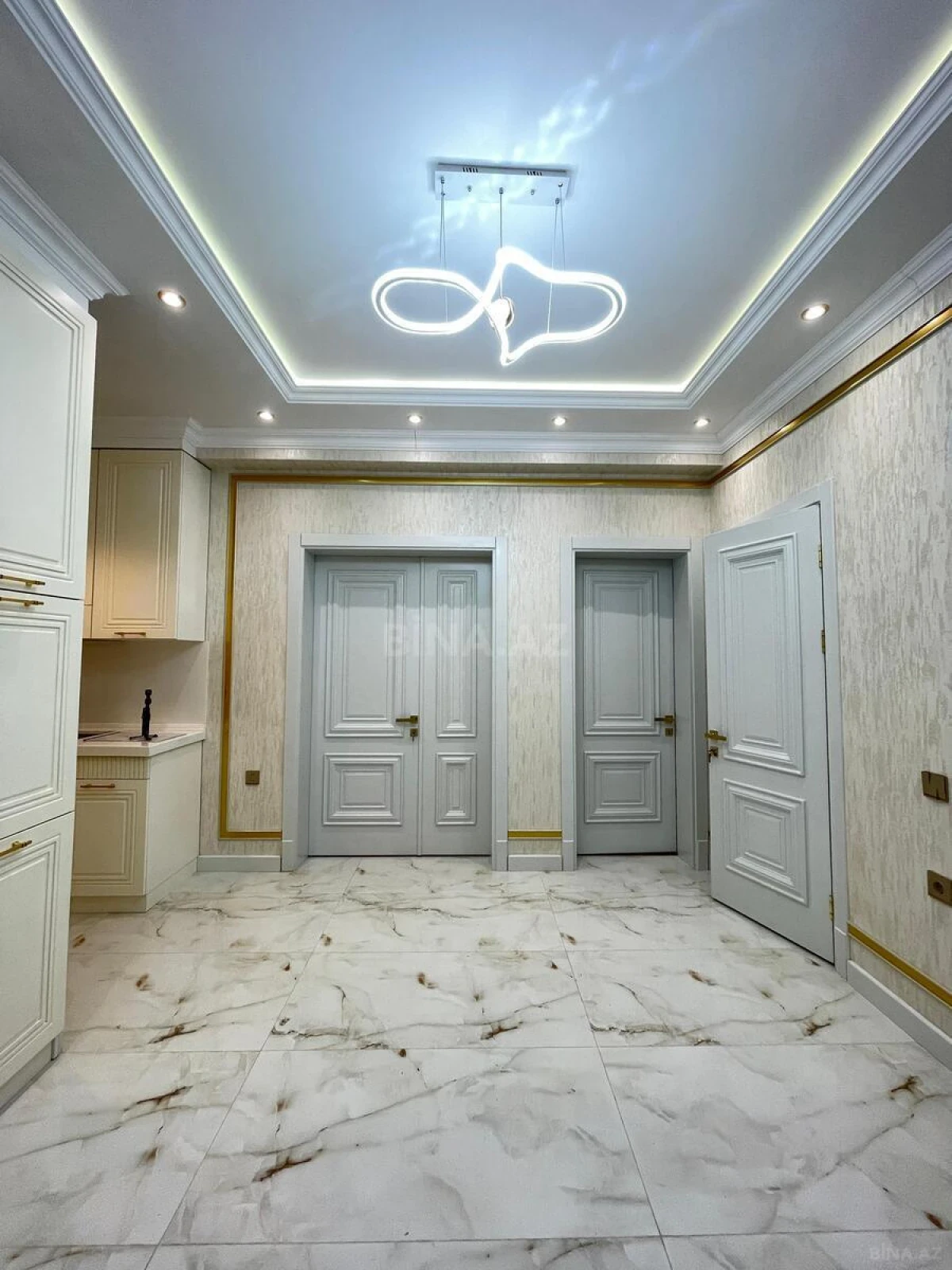 Satılır 2 otaqlı mənzil 92 m²