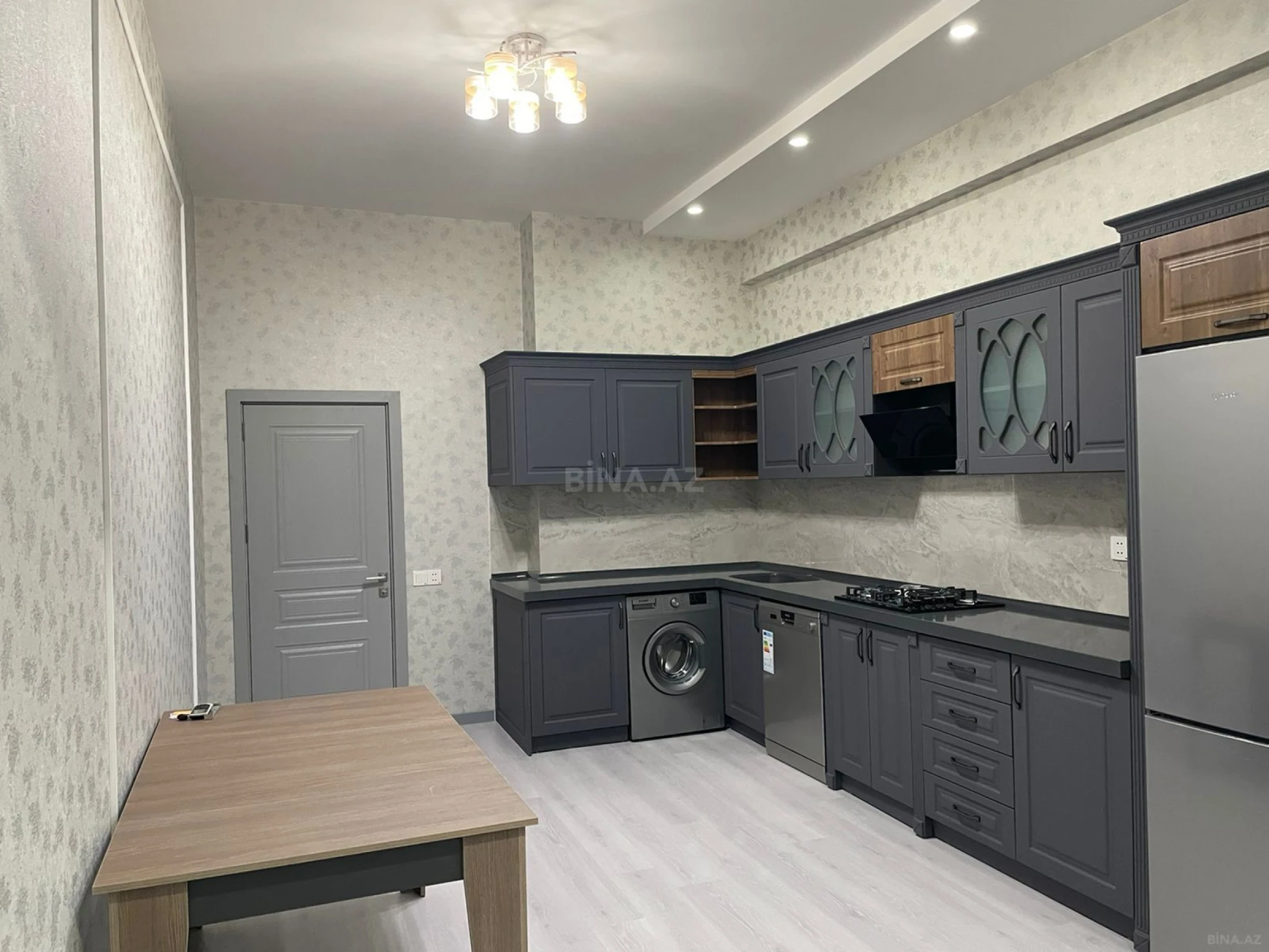Kirayə verilir 4 otaqlı mənzil 155 m²