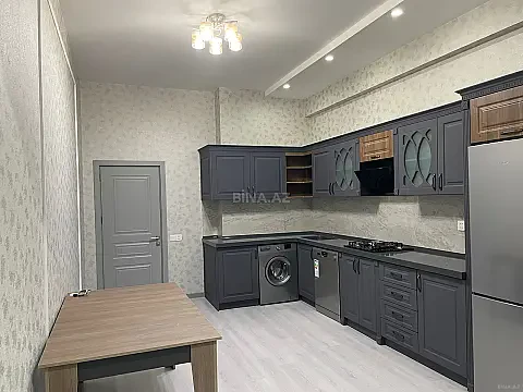 Kirayə verilir 4 otaqlı mənzil 155 m²