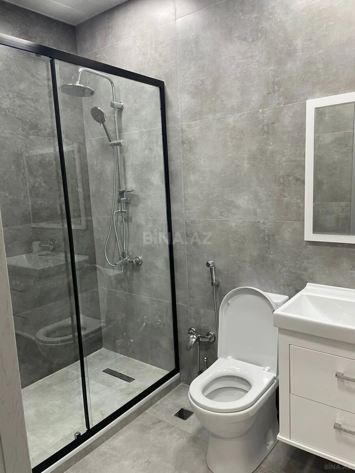 Kirayə verilir 4 otaqlı mənzil 155 m²