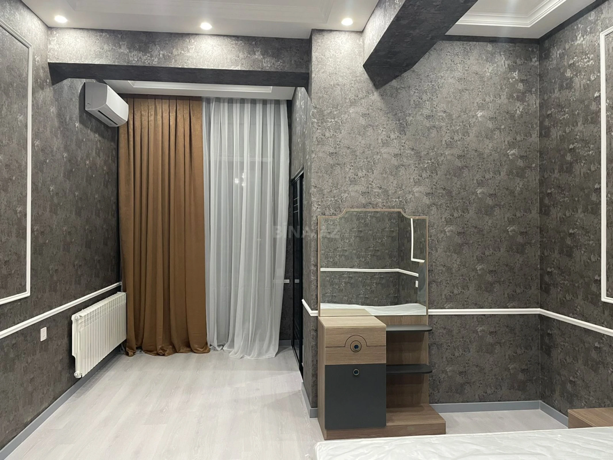 Kirayə verilir 4 otaqlı mənzil 155 m²