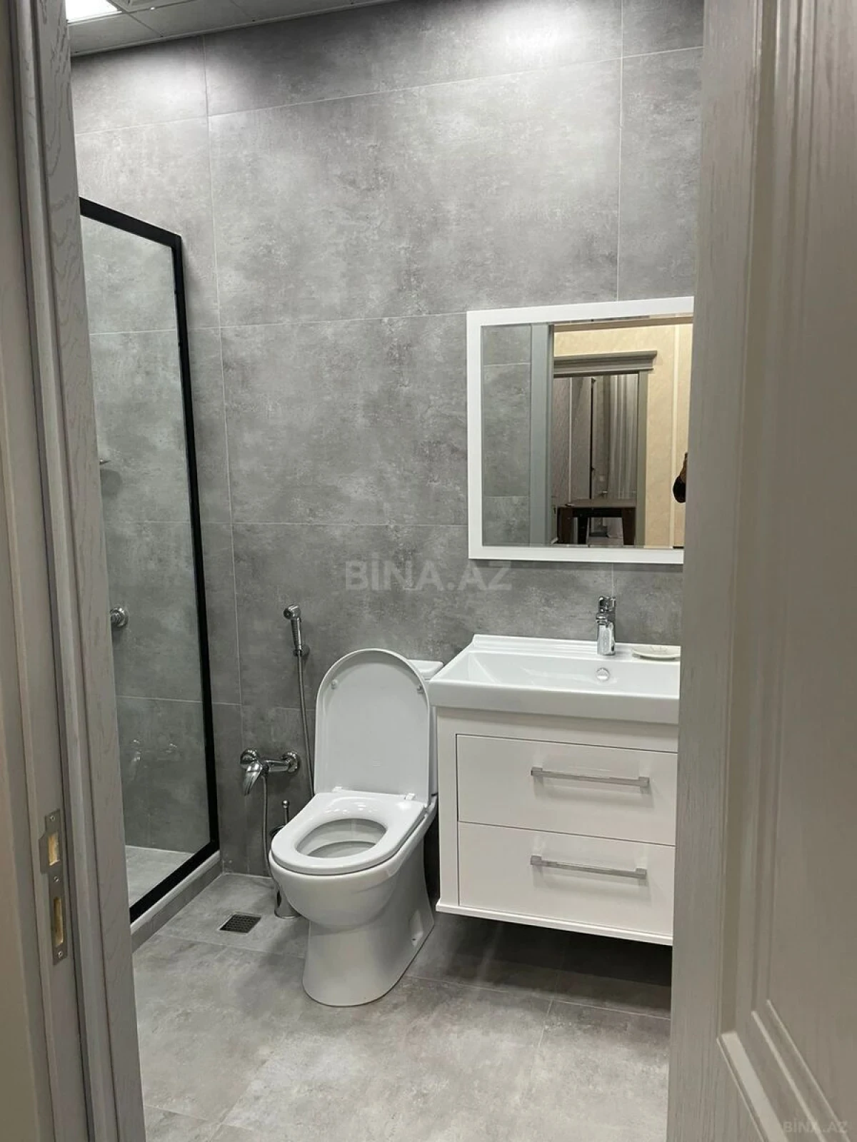 Kirayə verilir 4 otaqlı mənzil 155 m²