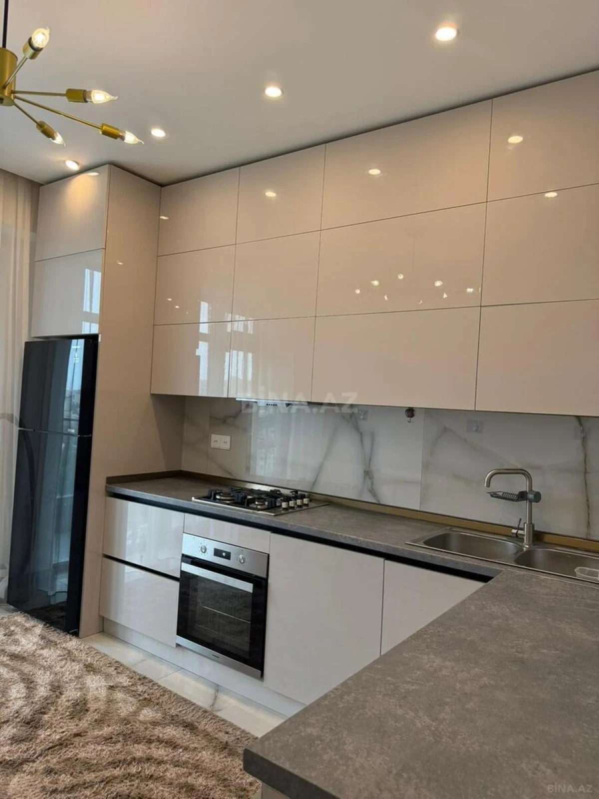 Satılır 3 otaqlı mənzil 105 m²