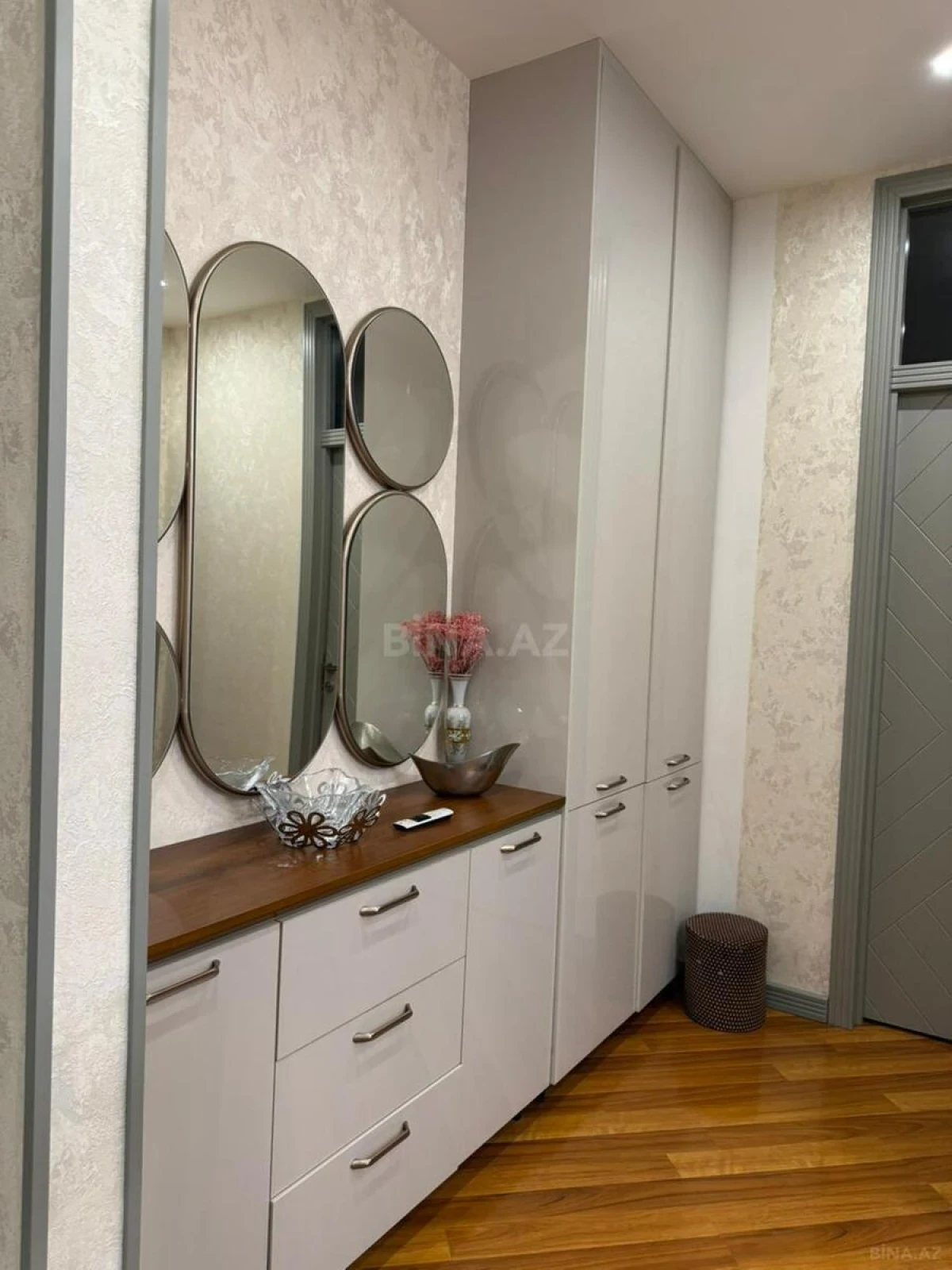 Satılır 3 otaqlı mənzil 105 m²
