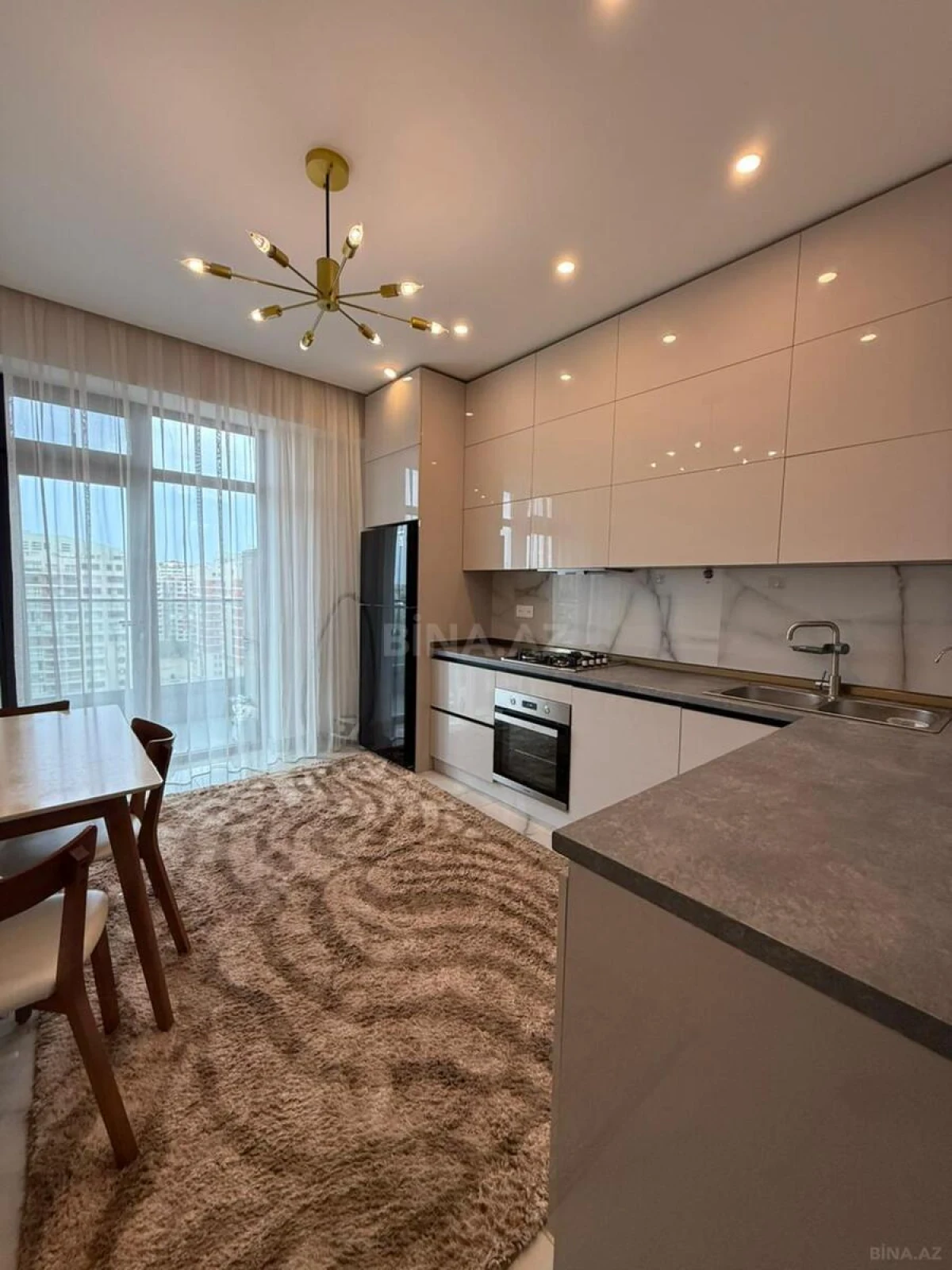 Satılır 3 otaqlı mənzil 105 m²