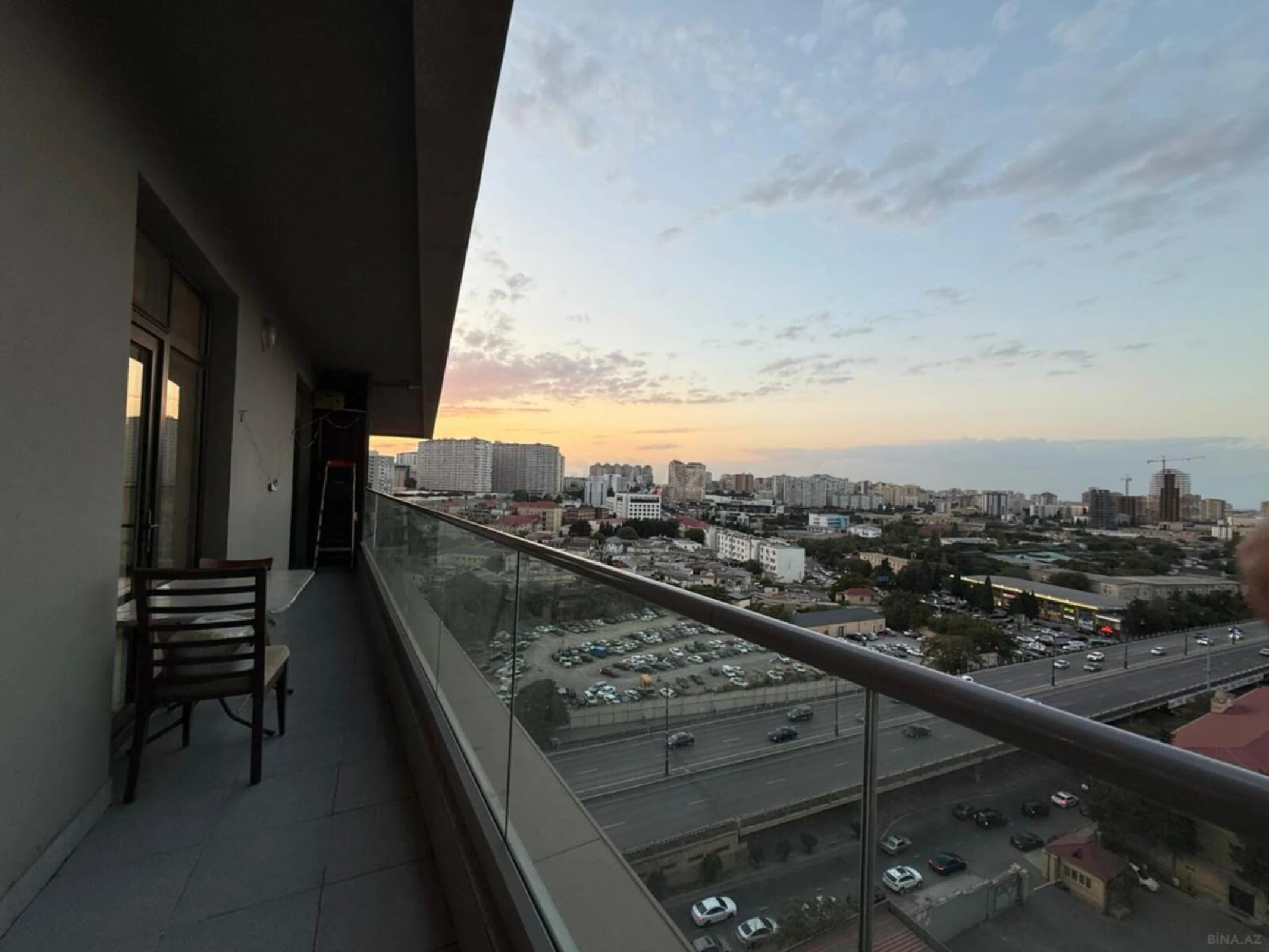 Satılır 3 otaqlı mənzil 105 m²