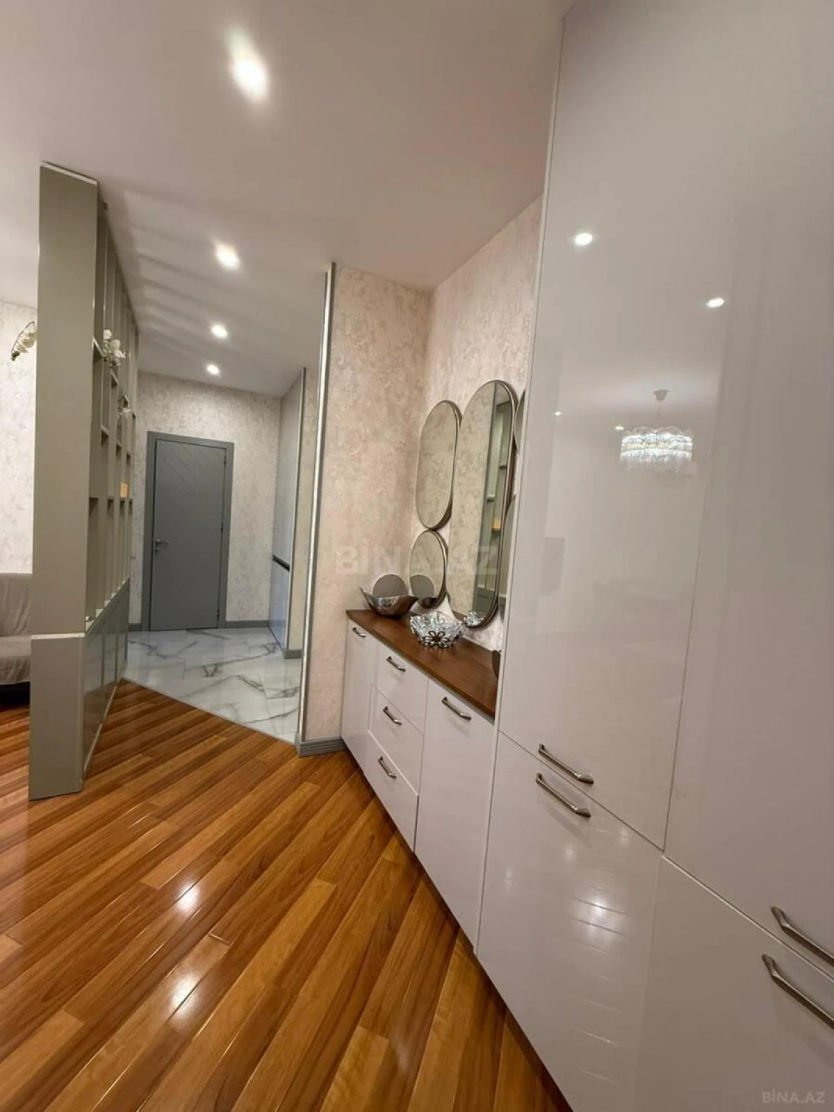 Satılır 3 otaqlı mənzil 105 m²