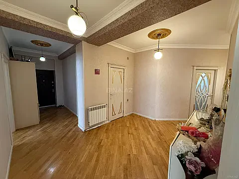Satılır 4 otaqlı mənzil 134 m²