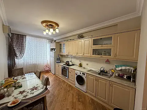 Satılır 4 otaqlı mənzil 134 m²