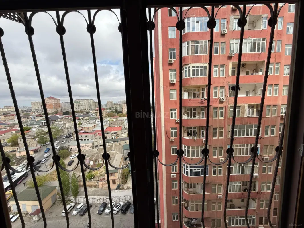 Satılır 4 otaqlı mənzil 134 m²