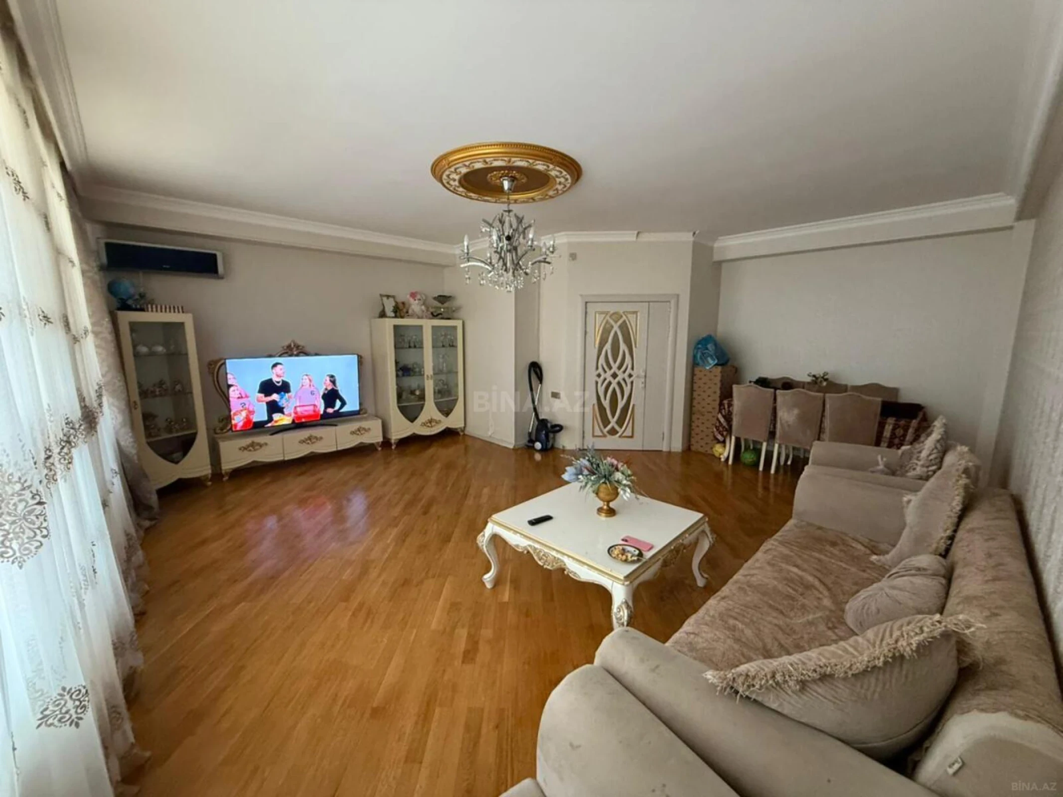 Satılır 4 otaqlı mənzil 134 m²