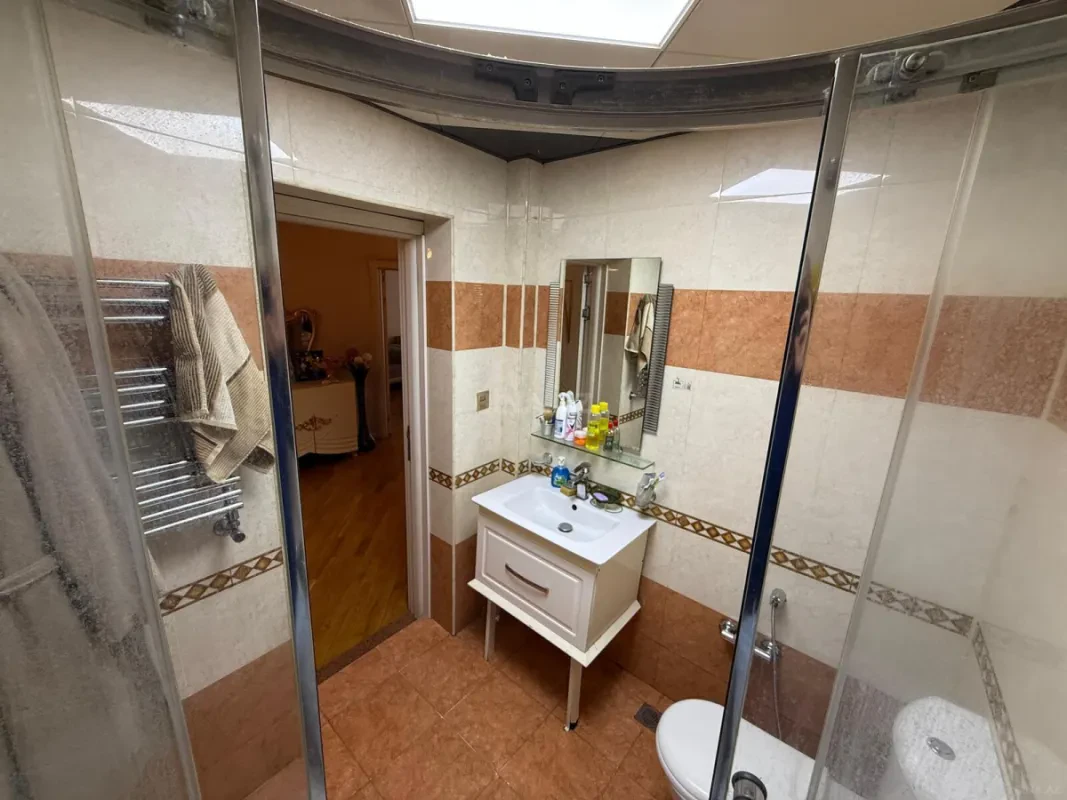 Satılır 4 otaqlı mənzil 134 m²