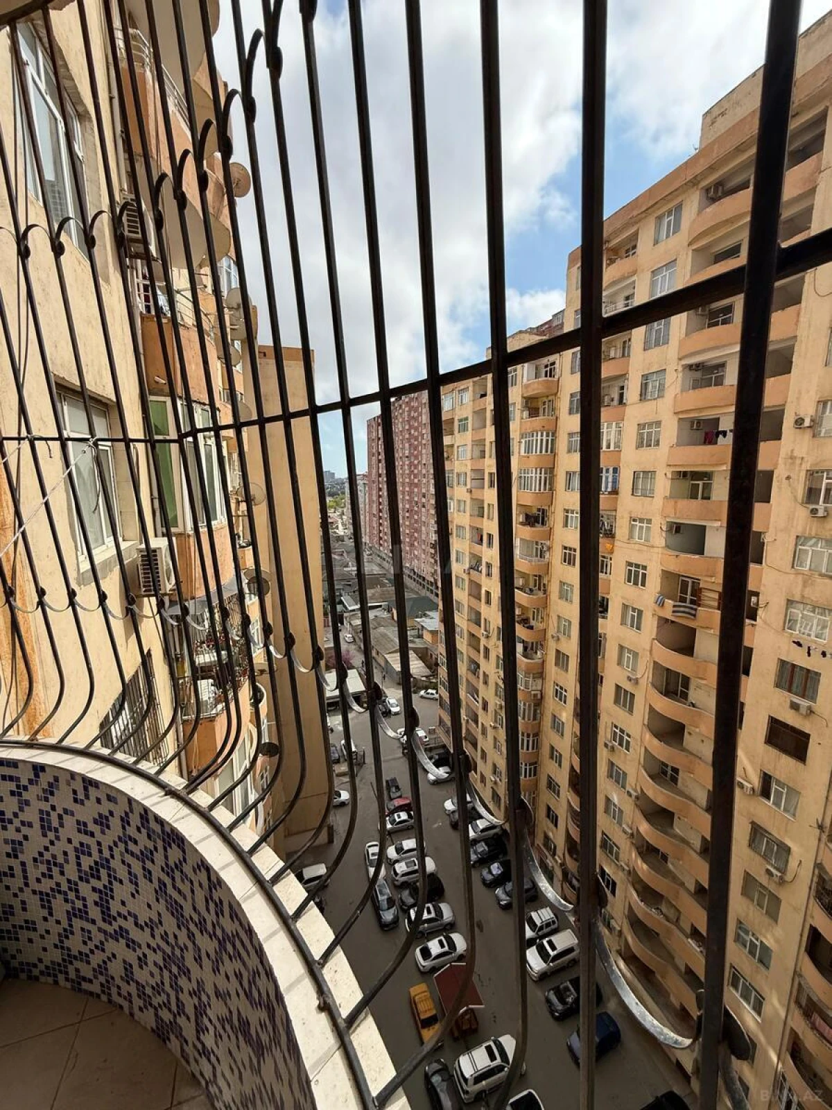 Satılır 4 otaqlı mənzil 134 m²