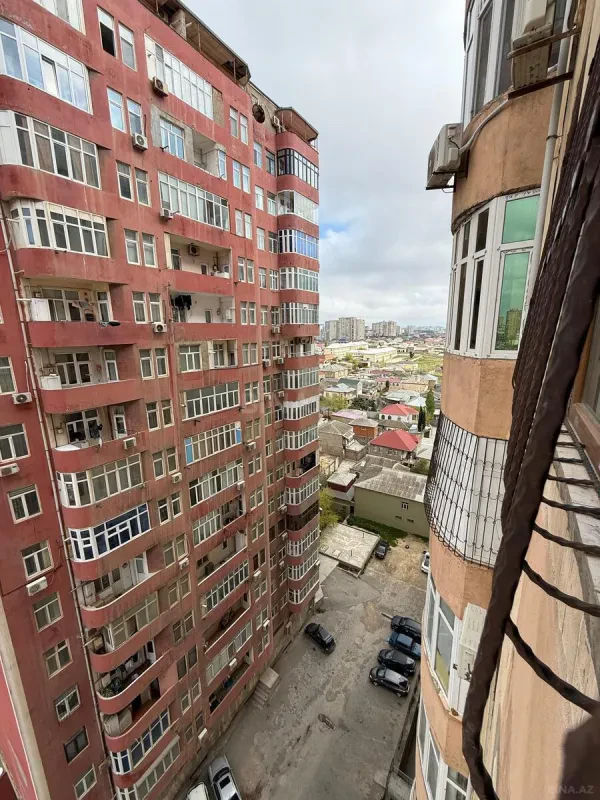 Satılır 4 otaqlı mənzil 134 m²