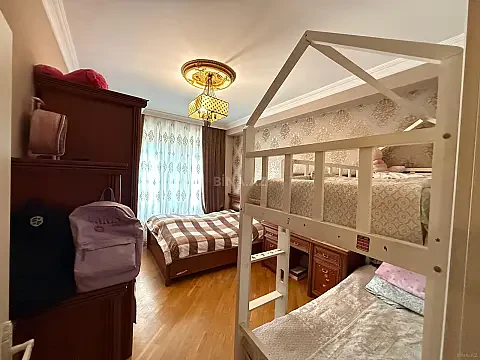 Satılır 4 otaqlı mənzil 134 m²