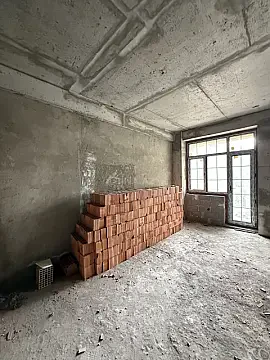 Satılır 7 otaqlı mənzil 415 m²