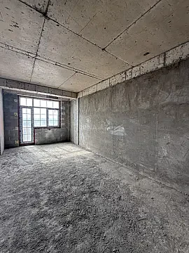 Satılır 7 otaqlı mənzil 415 m²