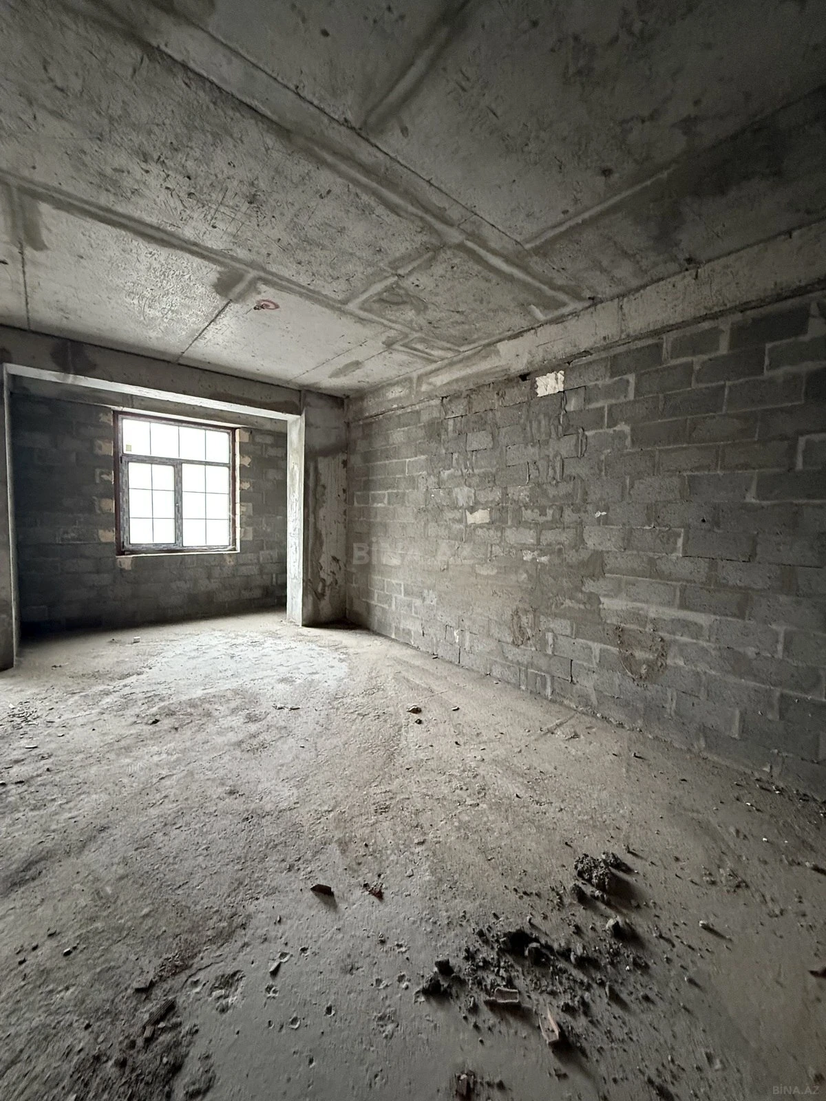 Satılır 7 otaqlı mənzil 415 m²