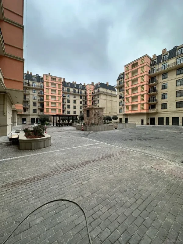 Kirayə verilir 3 otaqlı mənzil 101 m²