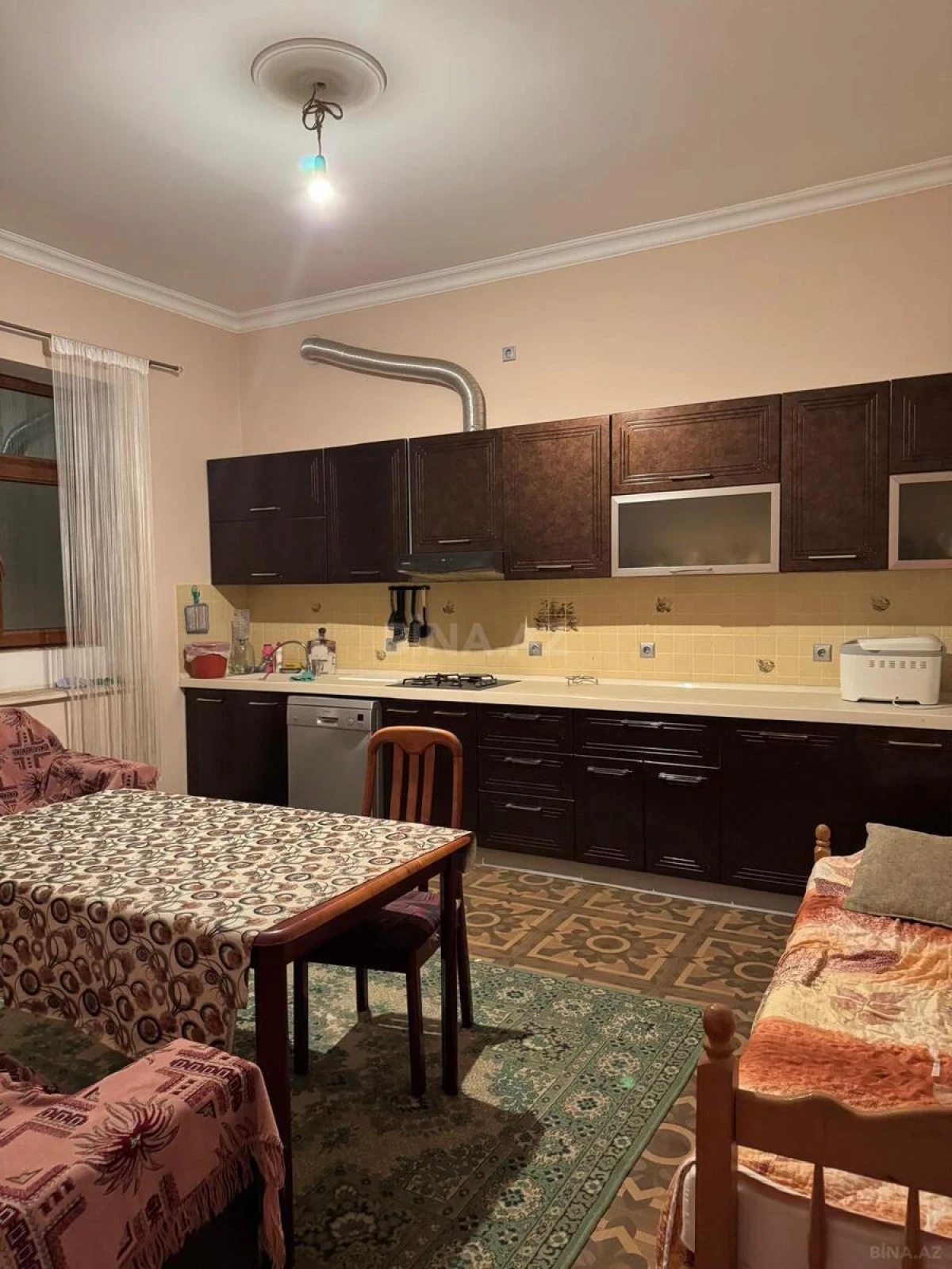 Satılır 5 otaqlı həyət evi 300 m²