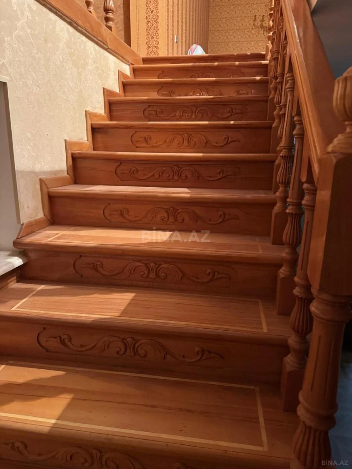 Satılır 5 otaqlı həyət evi 300 m²