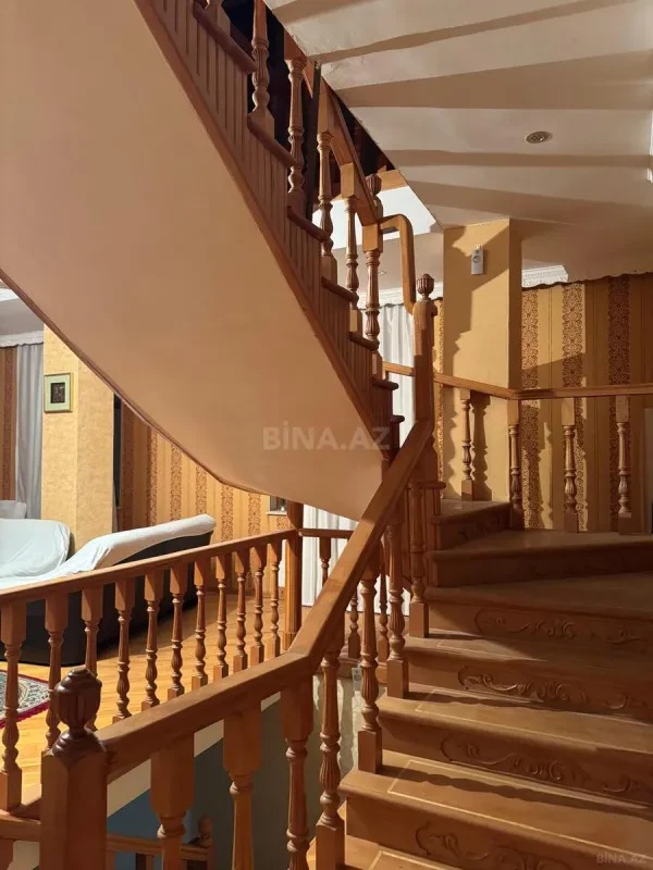 Satılır 5 otaqlı həyət evi 300 m²
