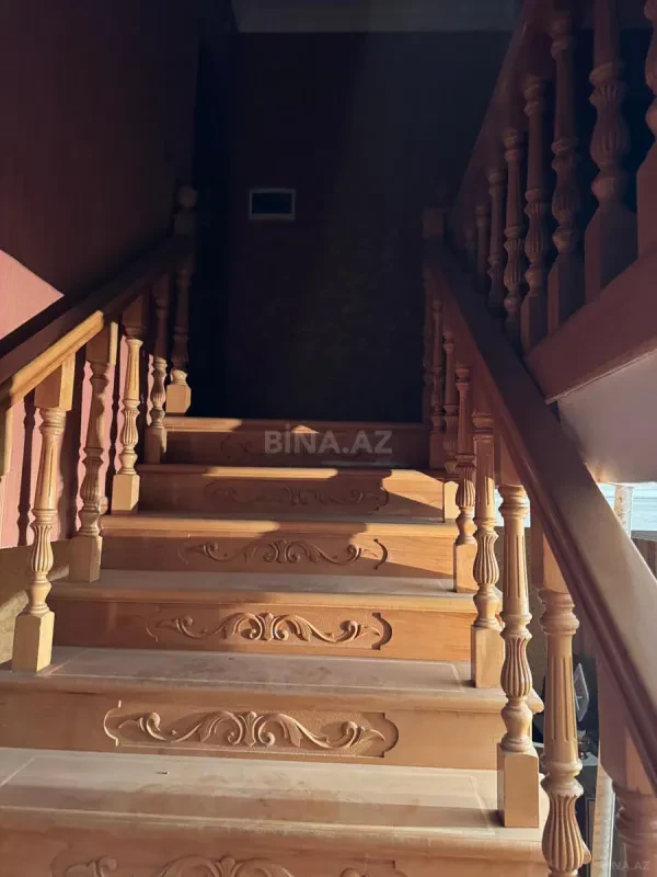 Satılır 5 otaqlı həyət evi 300 m²