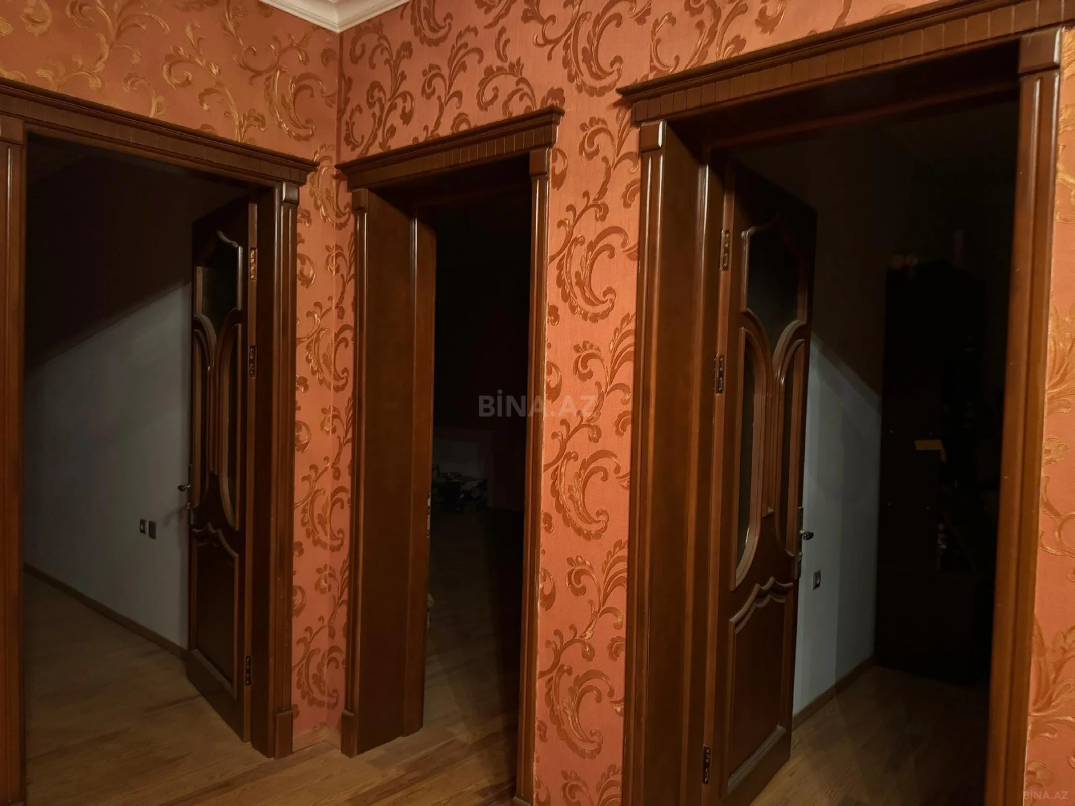 Satılır 5 otaqlı həyət evi 300 m²