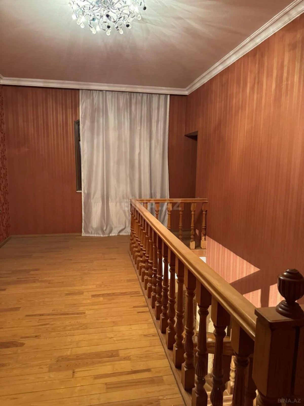 Satılır 5 otaqlı həyət evi 300 m²
