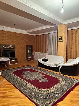 Satılır 5 otaqlı həyət evi 300 m²