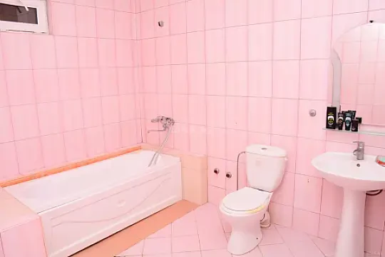 Satılır 6 otaqlı həyət evi 200 m²
