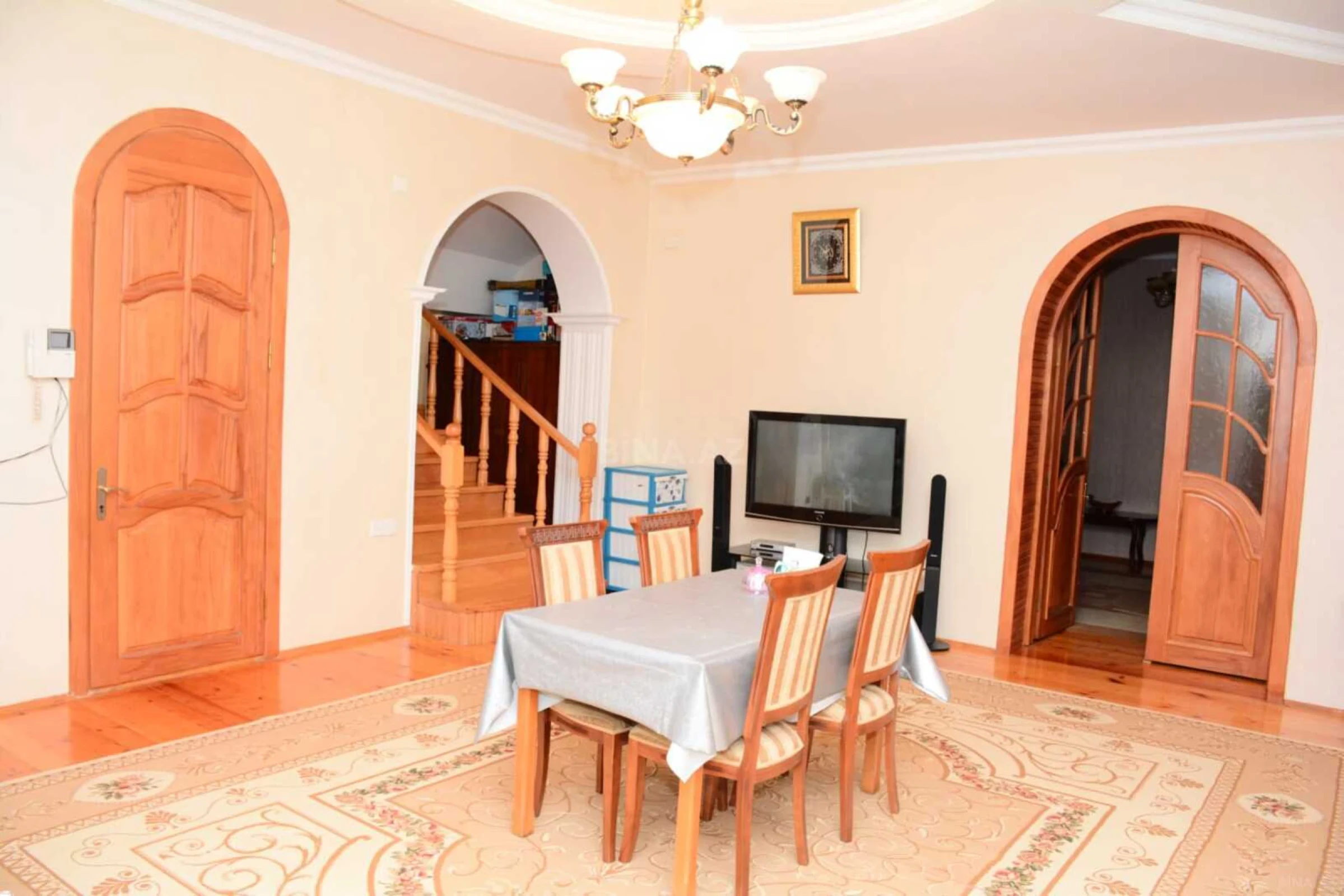 Satılır 6 otaqlı həyət evi 200 m²