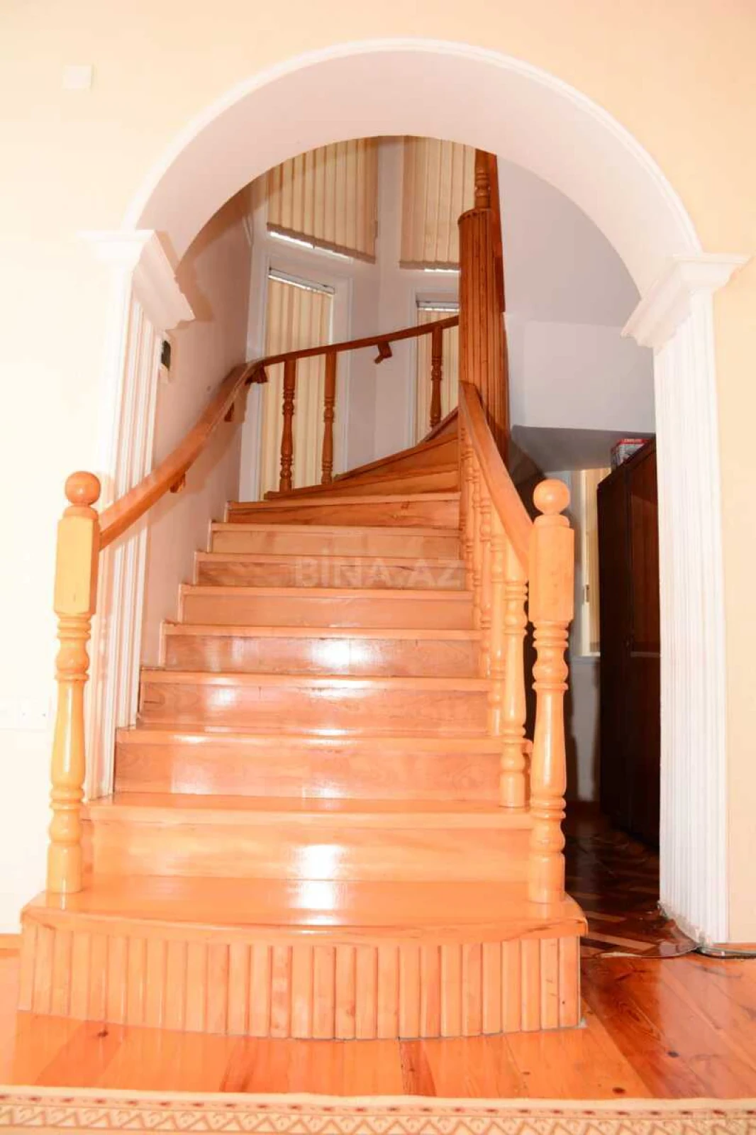 Satılır 6 otaqlı həyət evi 200 m²