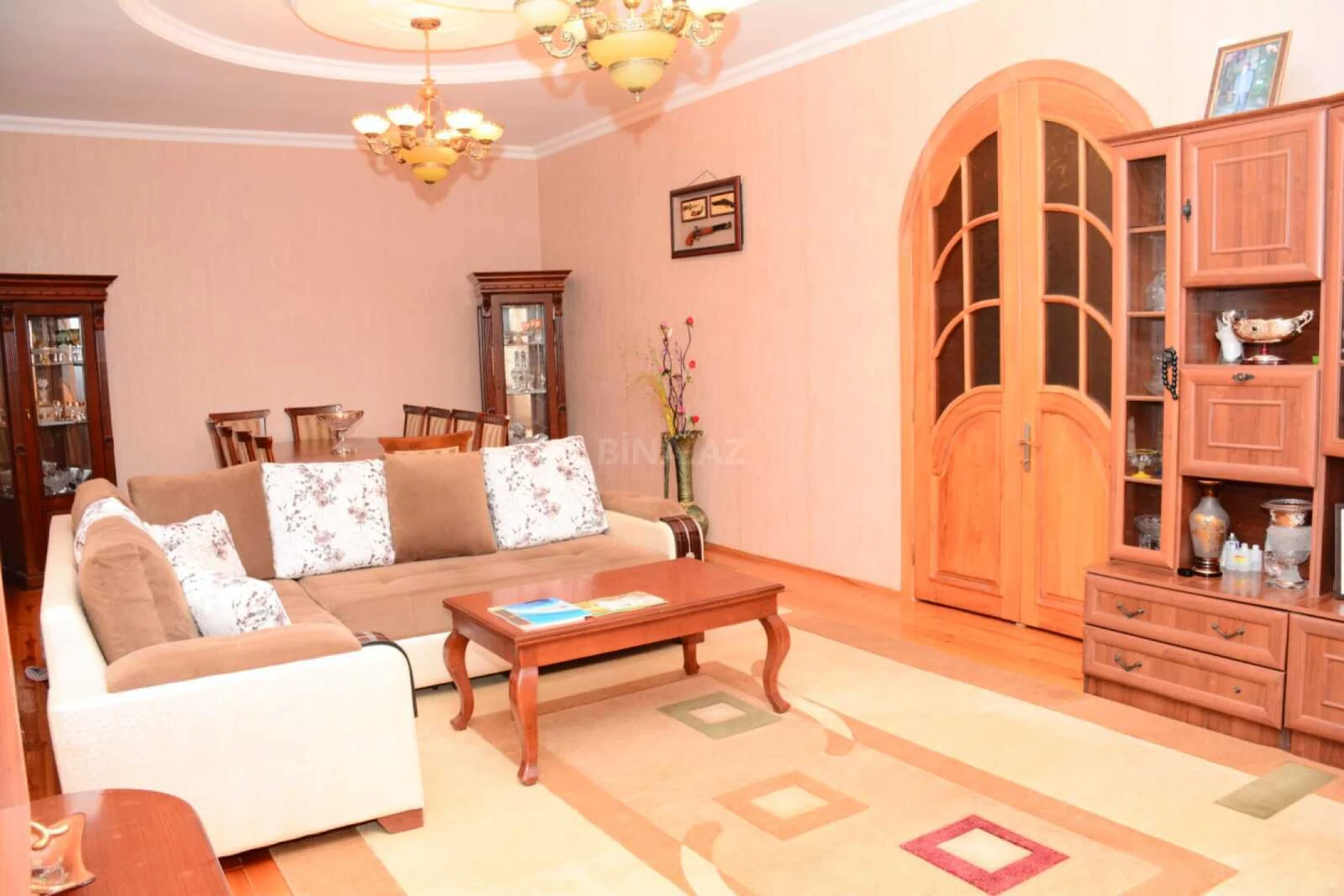 Satılır 6 otaqlı həyət evi 200 m²