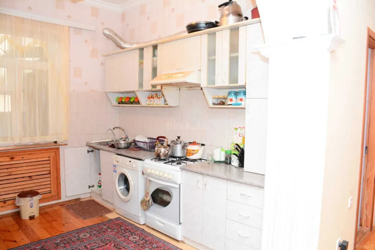 Satılır 6 otaqlı həyət evi 200 m²