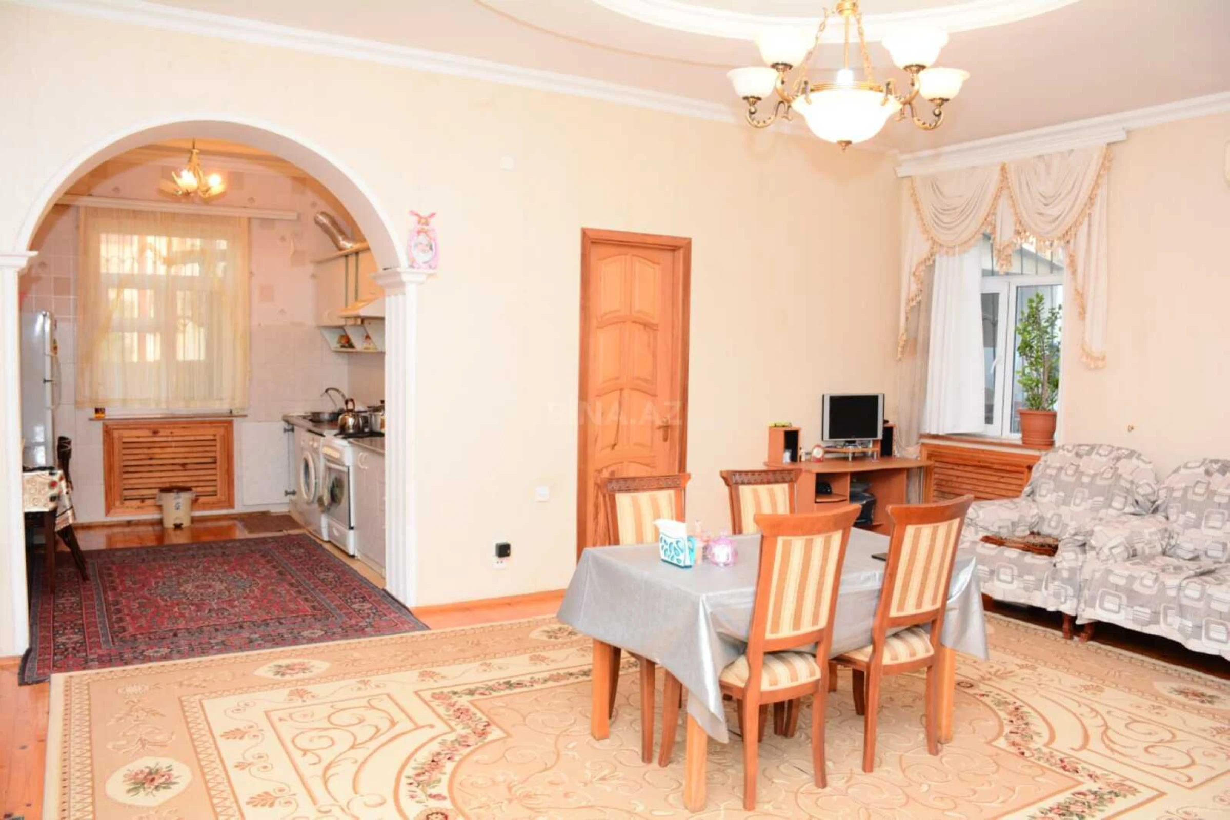 Satılır 6 otaqlı həyət evi 200 m²