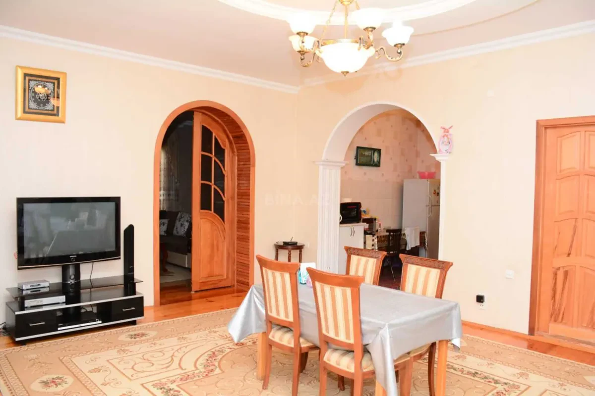 Satılır 6 otaqlı həyət evi 200 m²