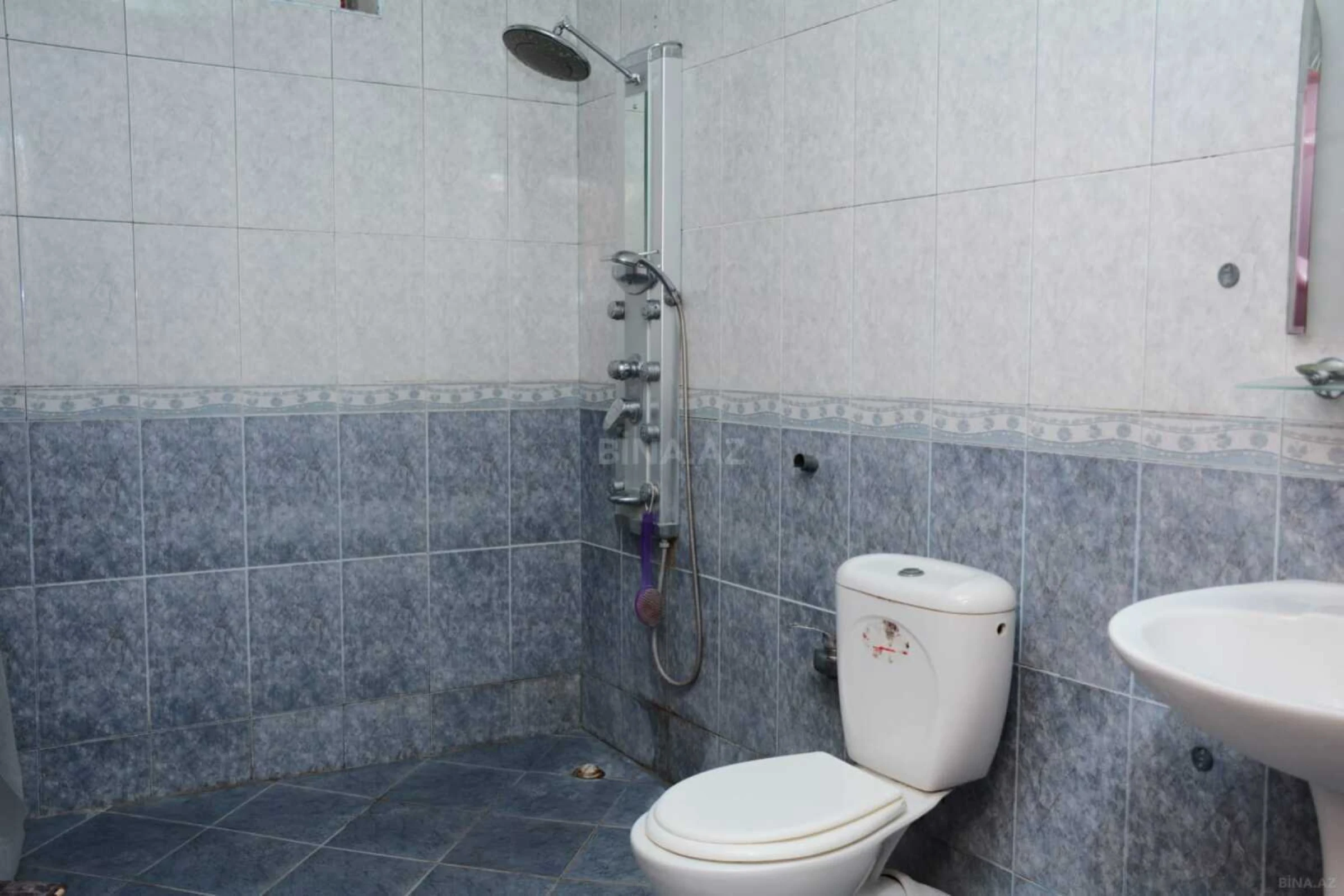 Satılır 6 otaqlı həyət evi 200 m²