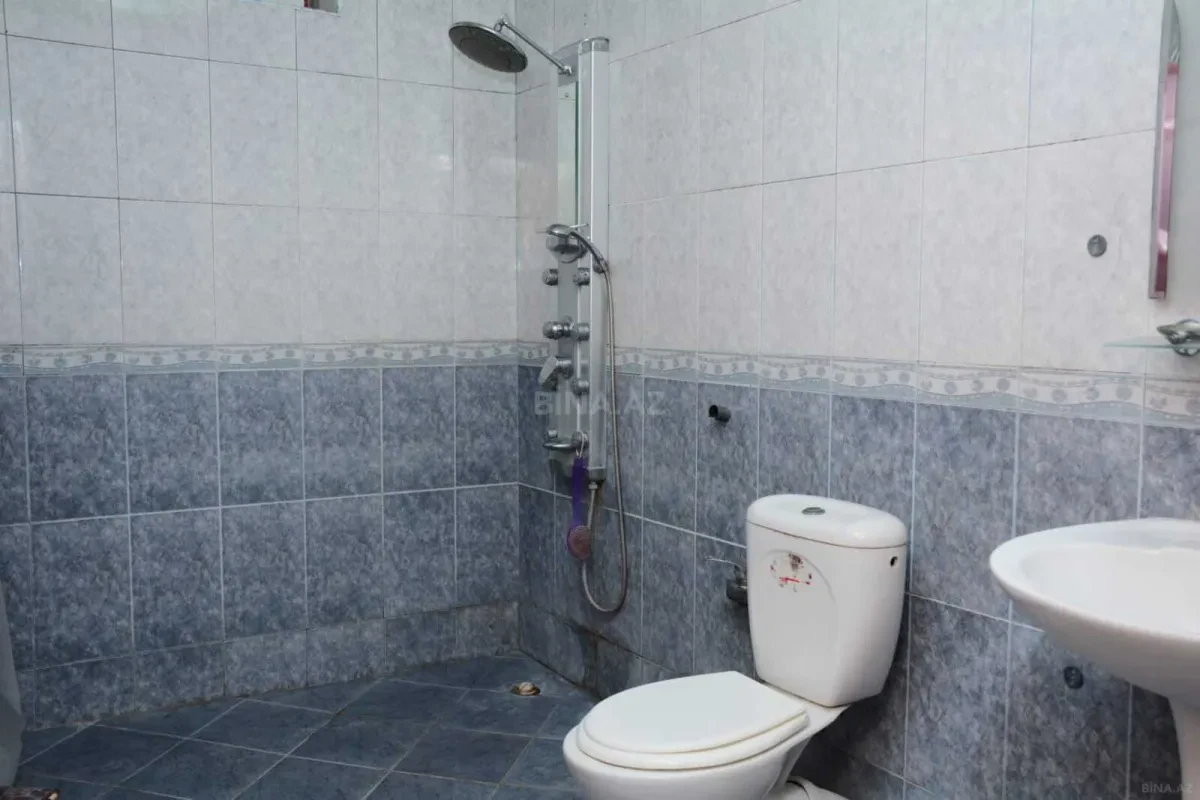 Satılır 6 otaqlı həyət evi 200 m²