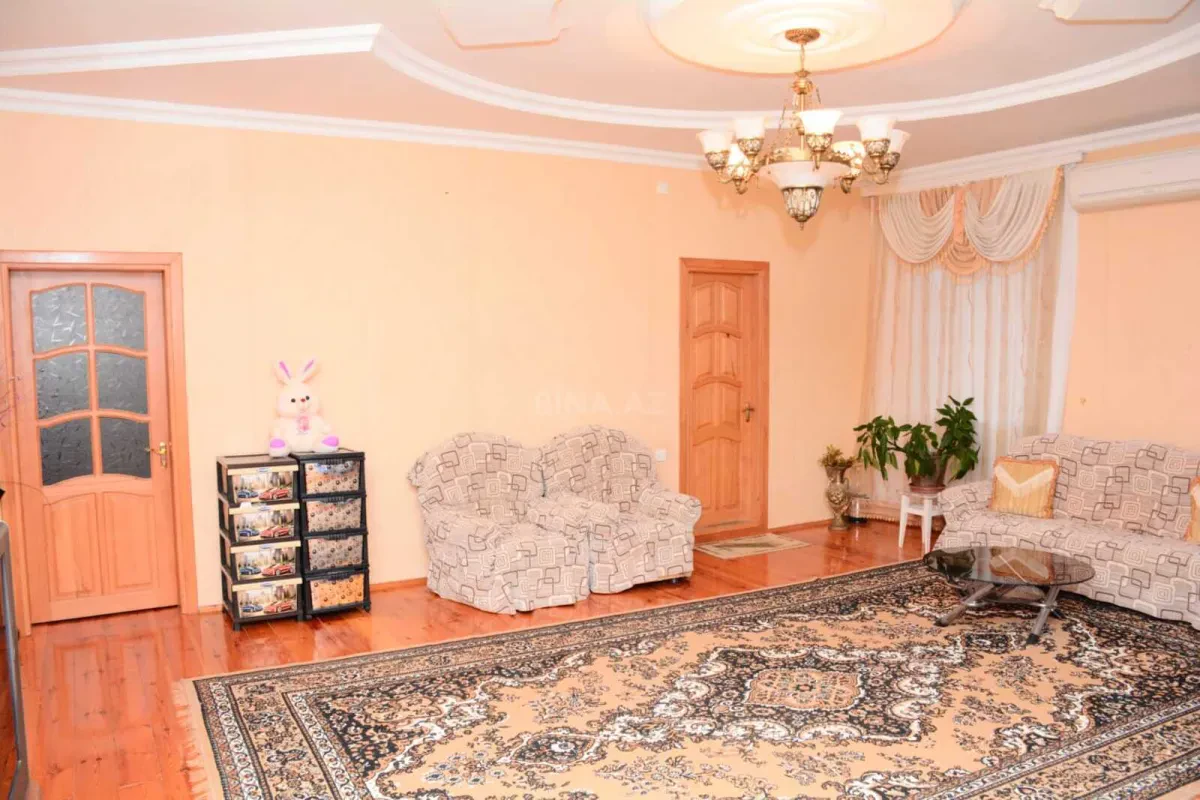 Satılır 6 otaqlı həyət evi 200 m²