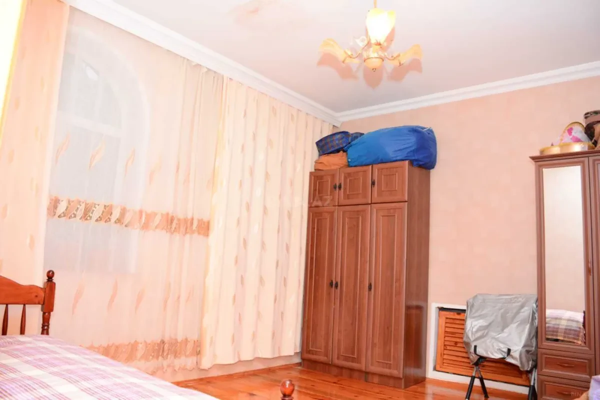 Satılır 6 otaqlı həyət evi 200 m²